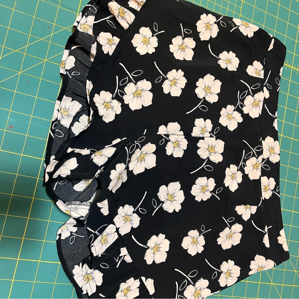Floral Ruffle Hem Women's Shorts